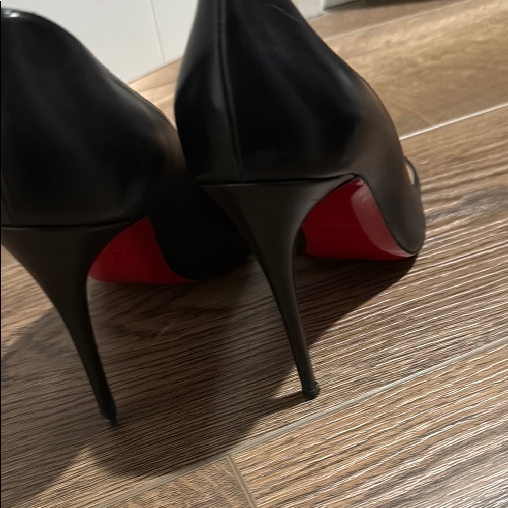 Christian Louboutin in size 39.5. I think these are the pigalles.